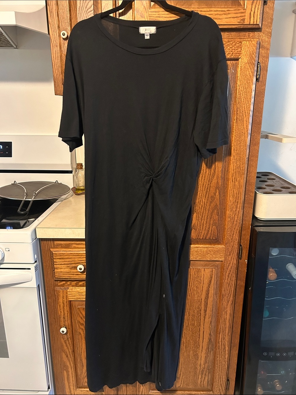 Dedigner NYTT Twist-Front Maxi Dress